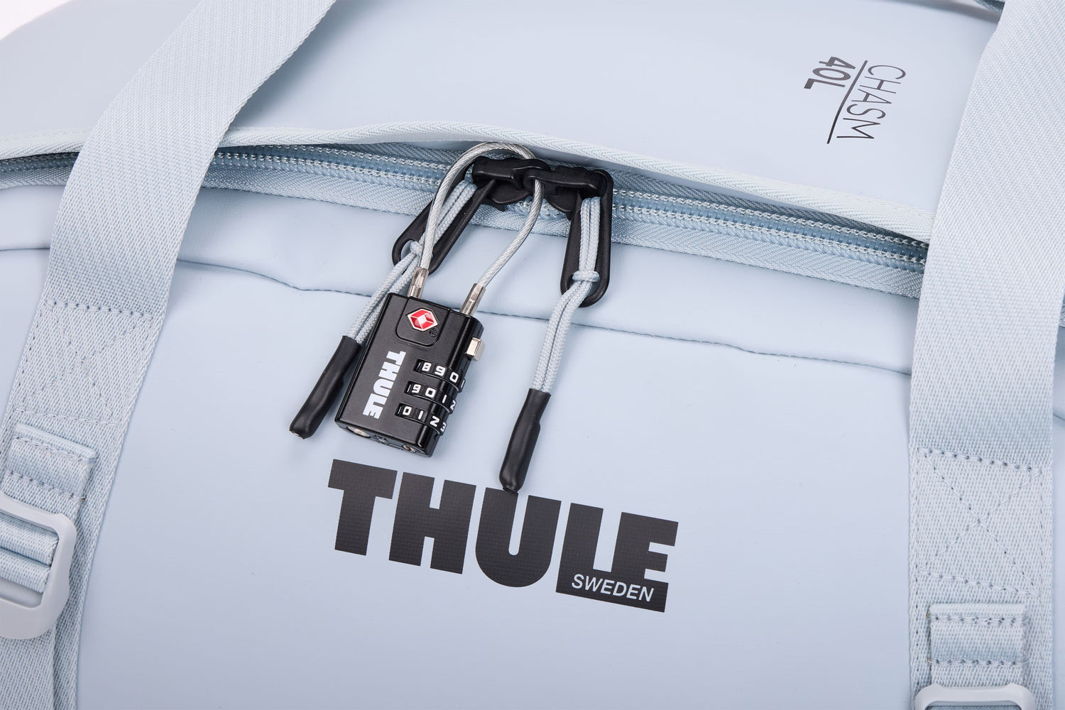 Thule Chasm 40L Durable Recycled Convertible Duffel Bag Soft Blue