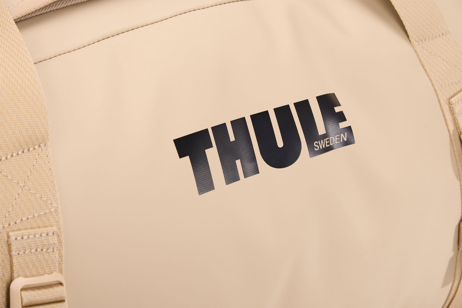 Thule Chasm 70L duffel bag gentle beige