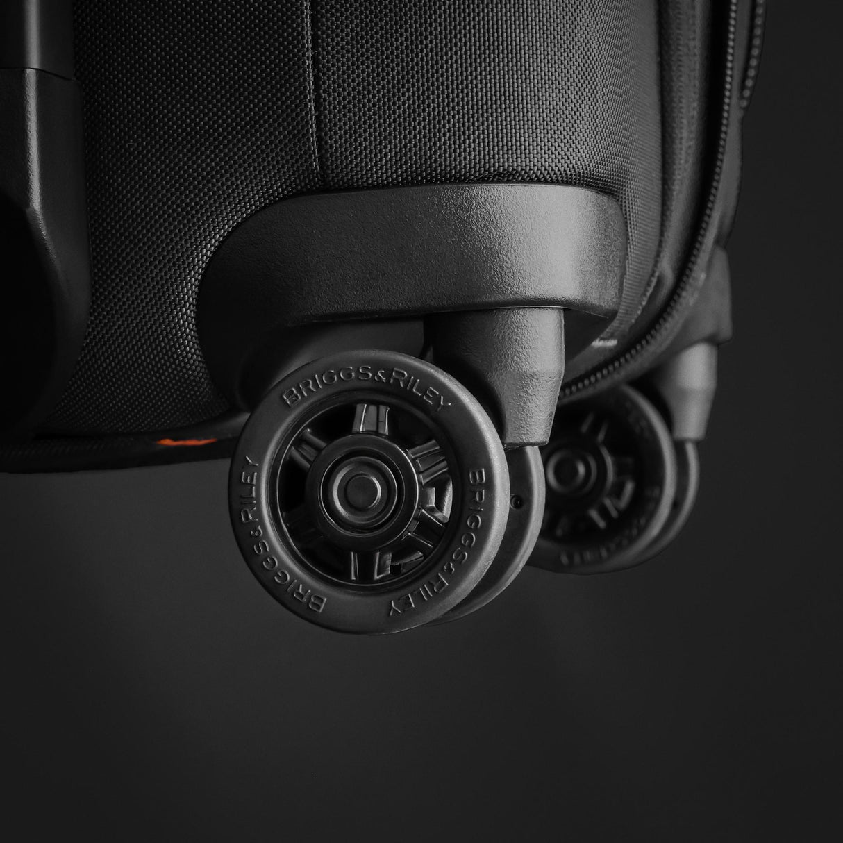 Briggs & Riley ZDX 2.0 Essential Carry-On Expandable Spinner