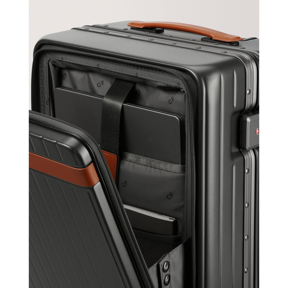 Carl Friedrik Hybrid The Carry-on X