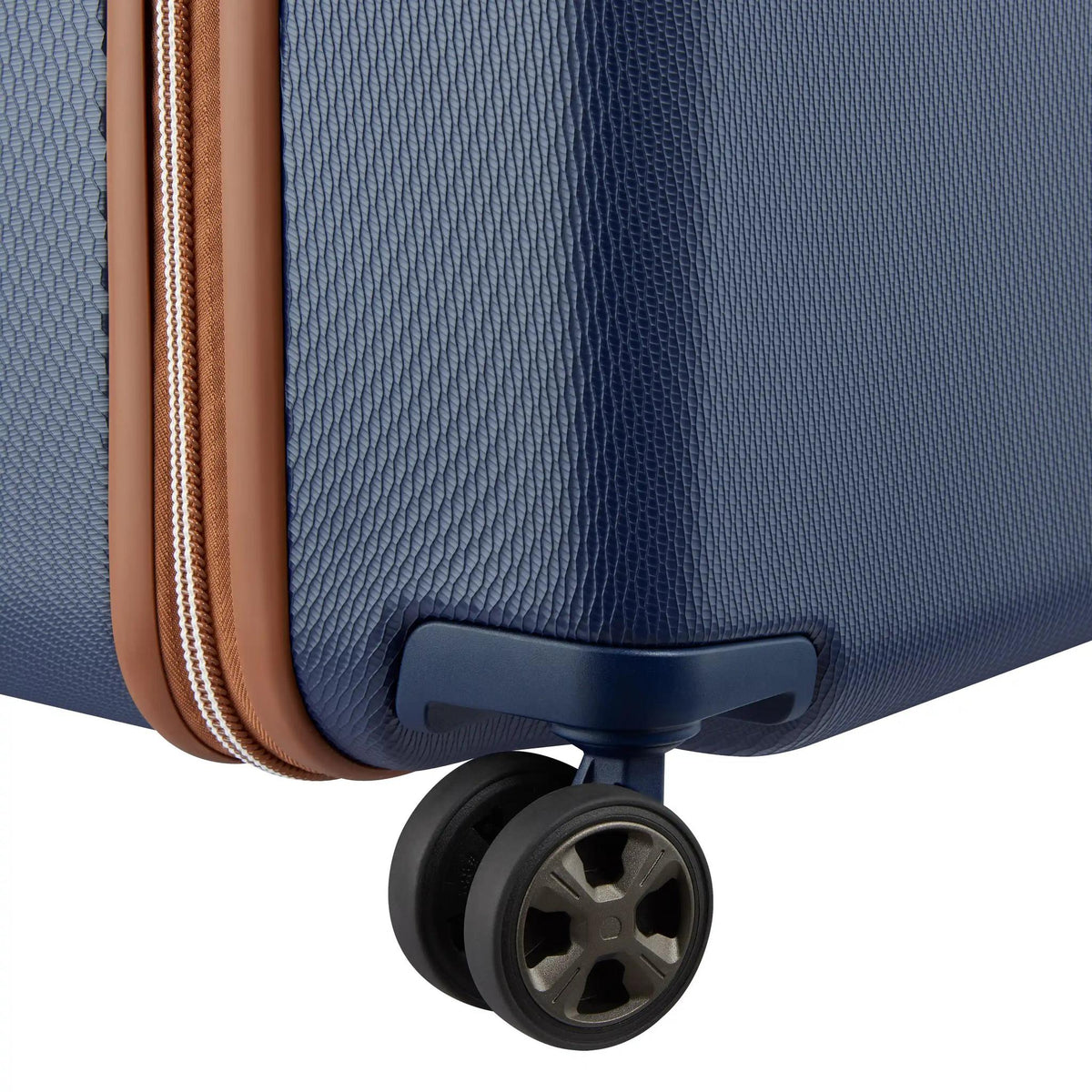 Delsey Chatelet Air 2.0 26" Trunk Spinner *STORE*