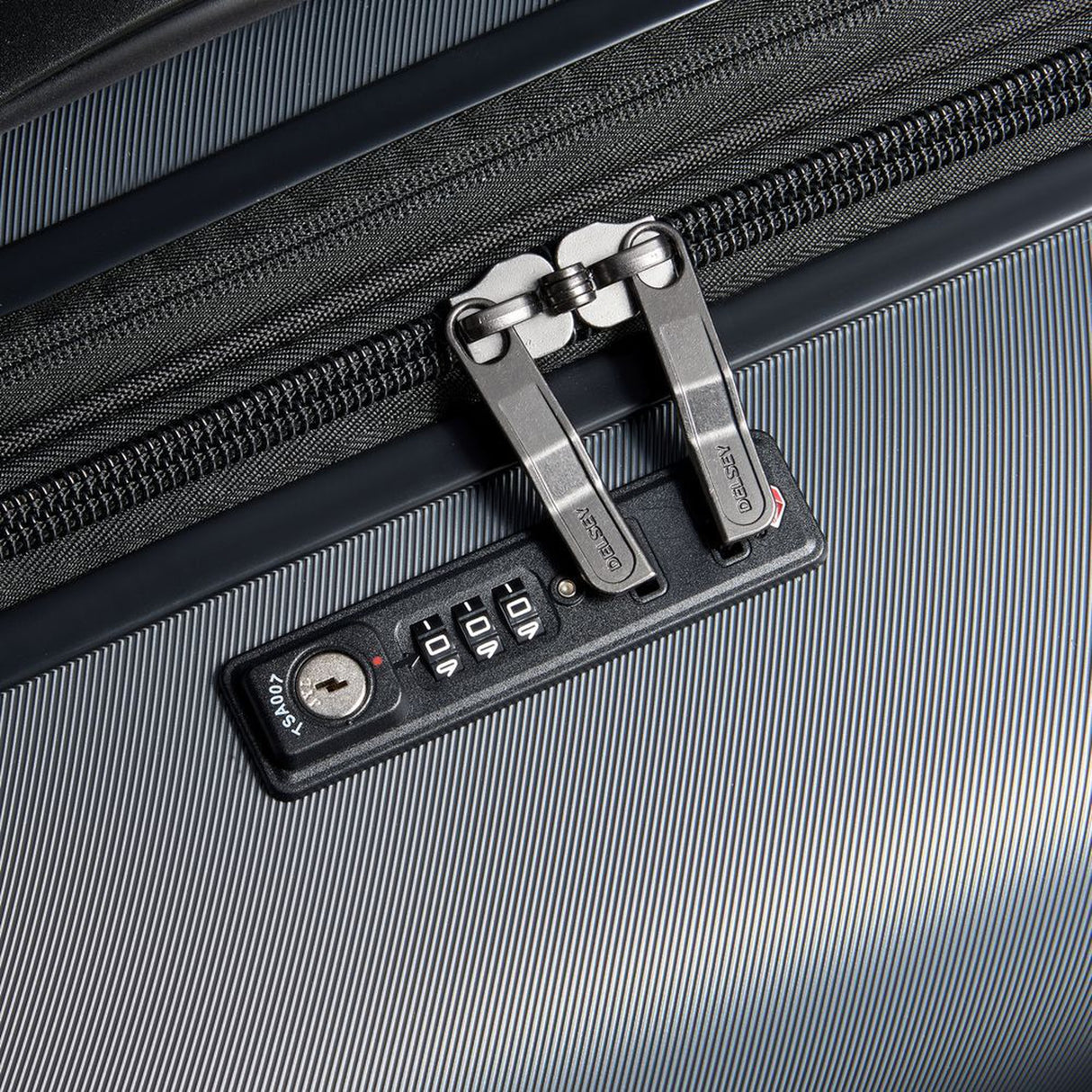 Delsey Cruise 3.0 28" Expandable Spinner Upright