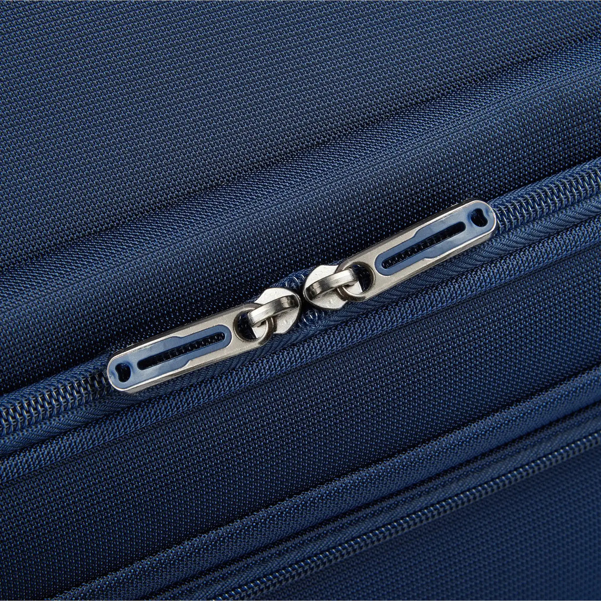 Delsey Helium DLX Spinner Garment Bag
