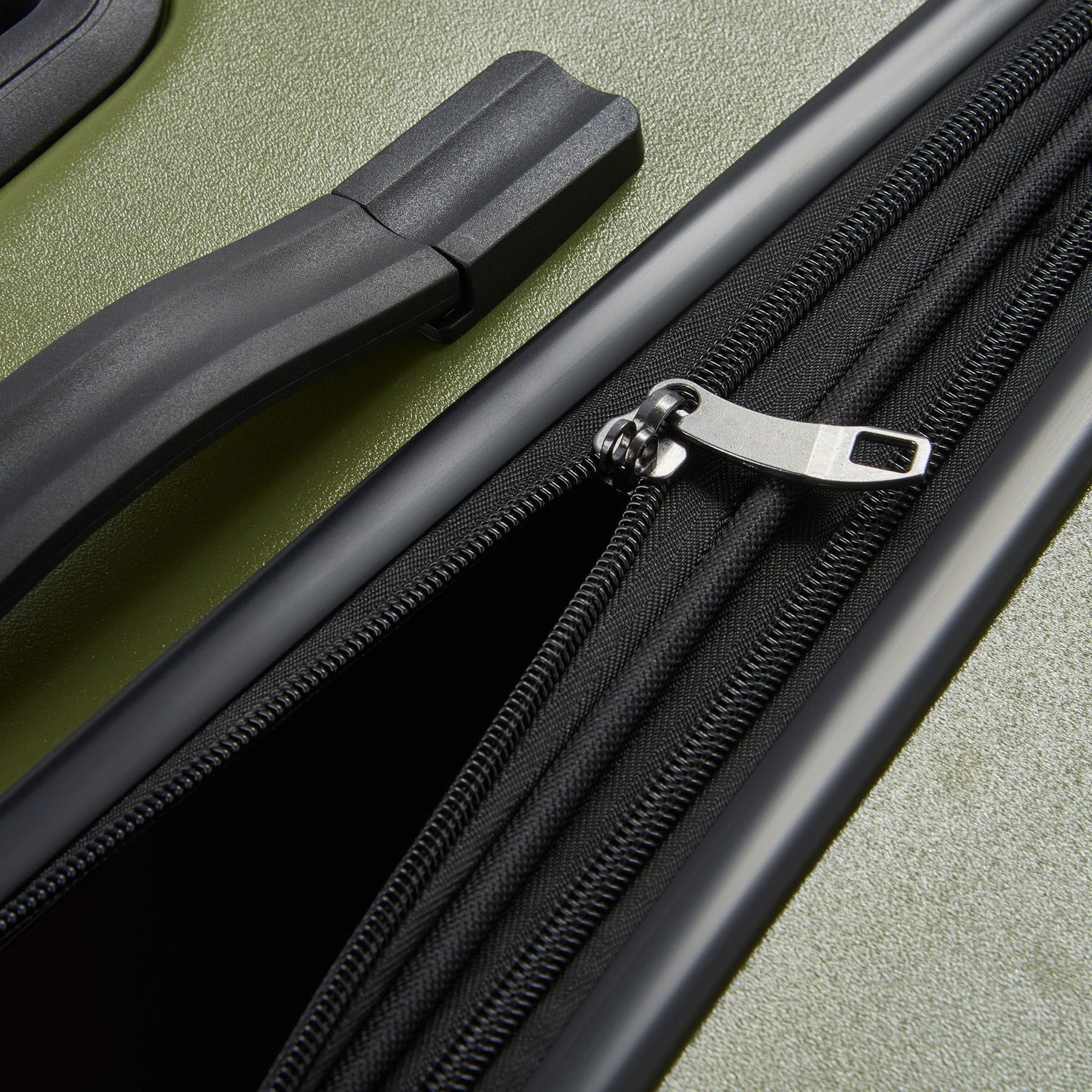 Delsey Jeep JH004C 24" Spinner Upright