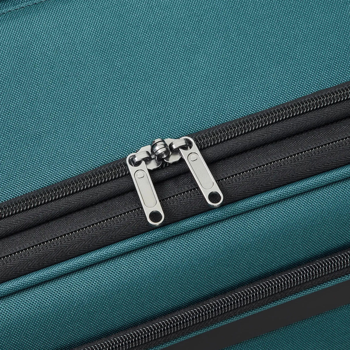 Delsey Sky Max 3.0 Expandable 31" Spinner
