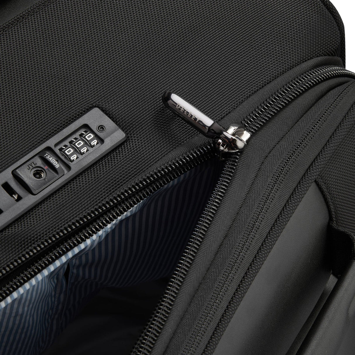 Delsey Wagram Expandable 26" Trunk Spinner