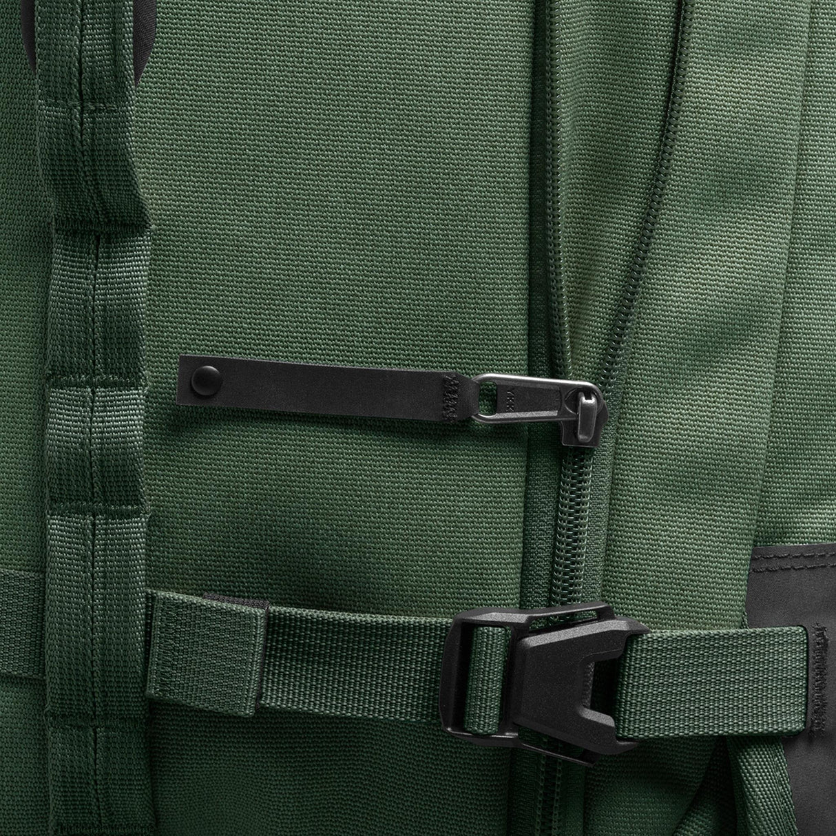 Eagle Creek Gear Warrior XE 4-Wheeled Large Carry-On