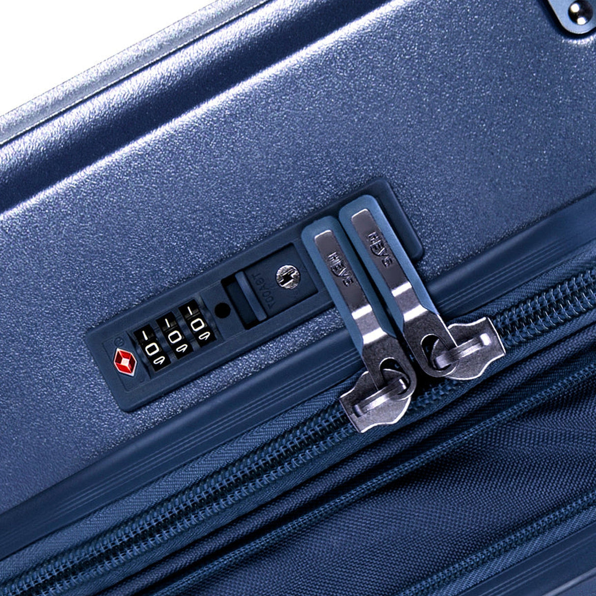 Heys Luxe 30" Trunk Spinner