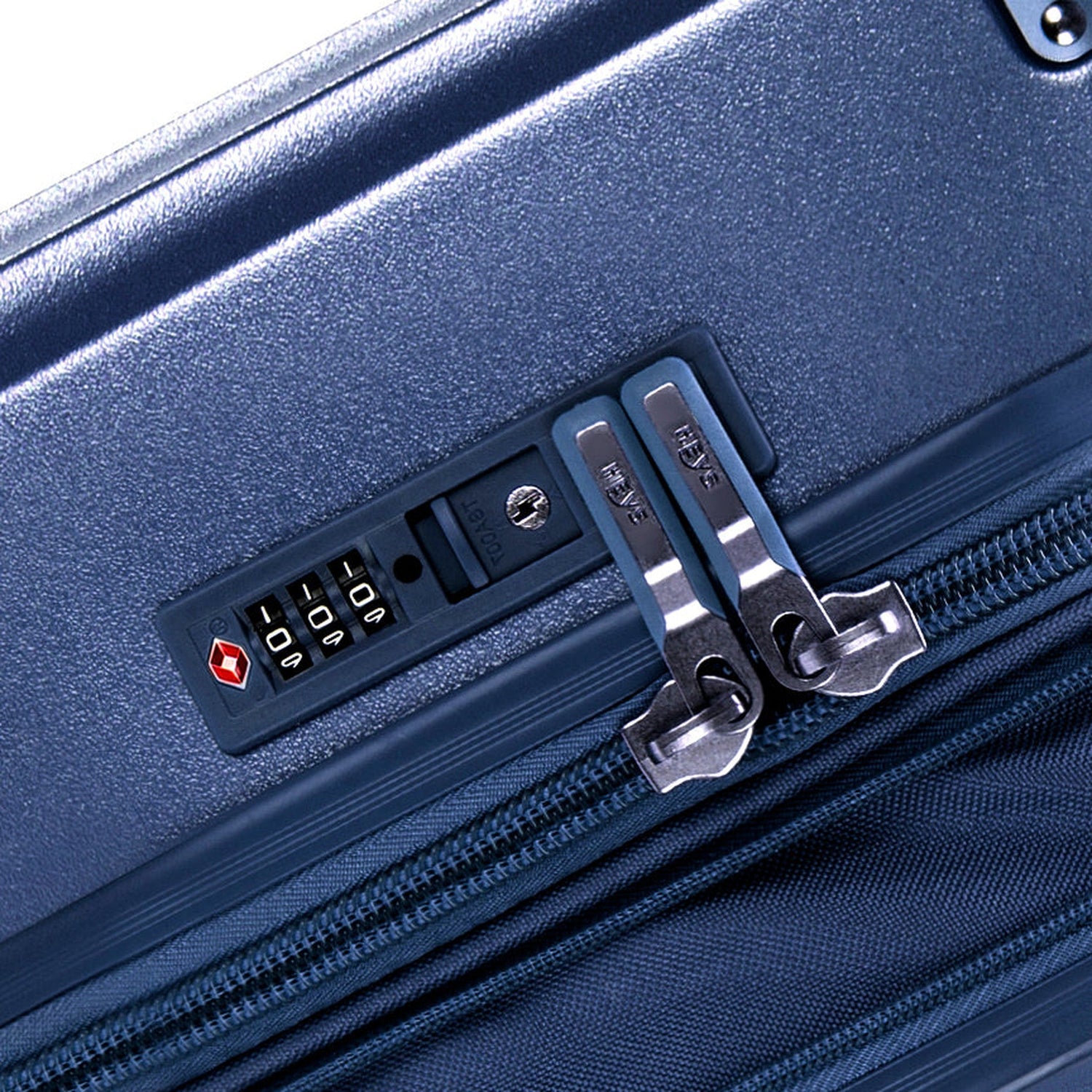 Heys Luxe 30" Trunk Spinner