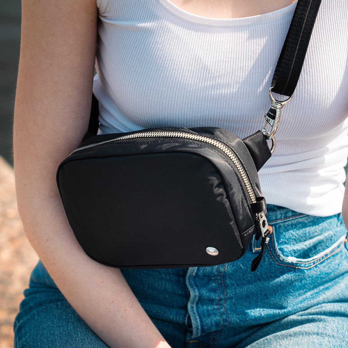 Pacsafe W Micro Sling