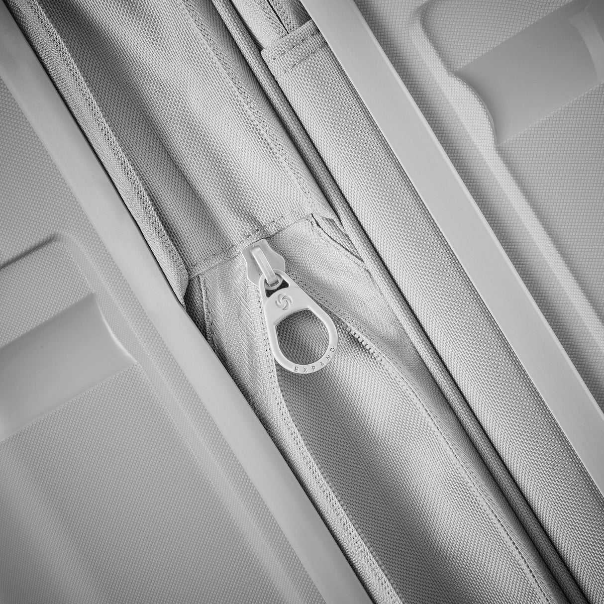 Samsonite Outline Pro Medium Spinner