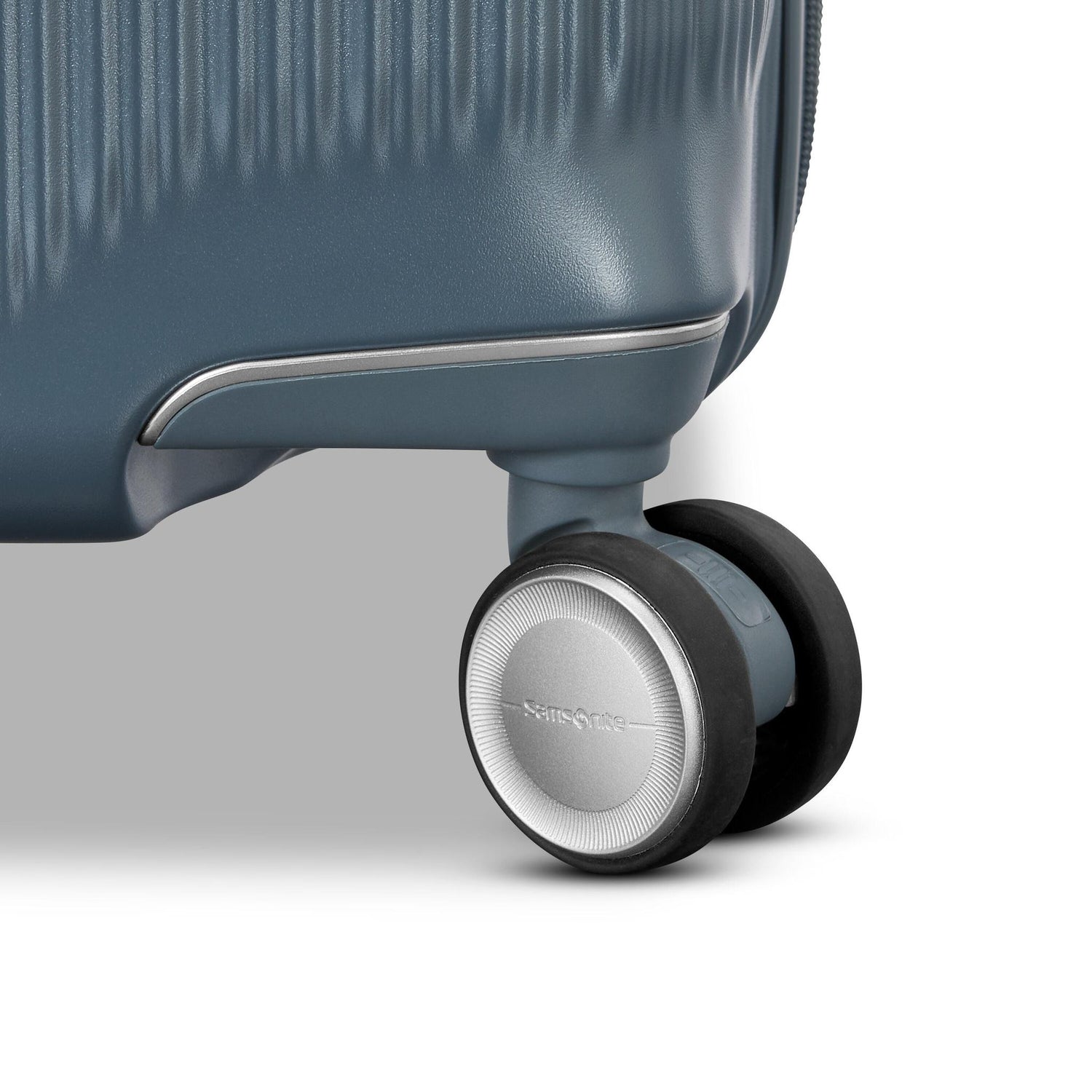 Samsonite Silhouette 18 Hardside Carry-On Expandable Spinner