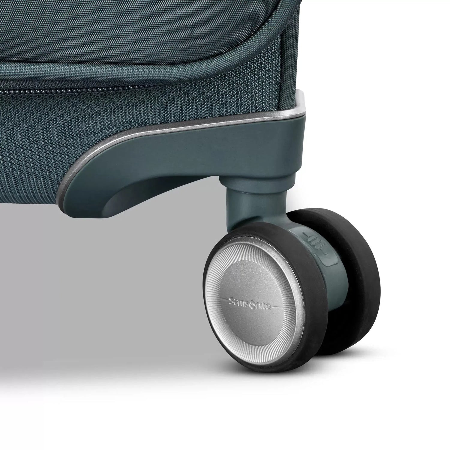 Samsonite Silhouette 18 Softside Medium Expandable Spinner