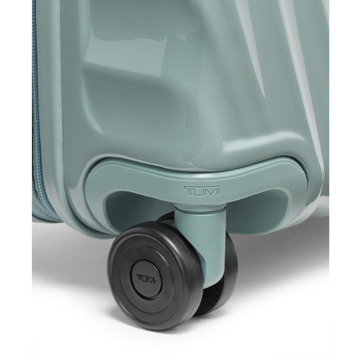 TUMI 19 Degree International Expandable 4 Wheeled Carry-On