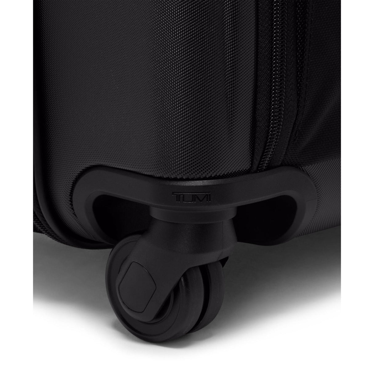 TUMI Alpha Hybrid Extended Trip Expandable 4 Wheeled Packing Case