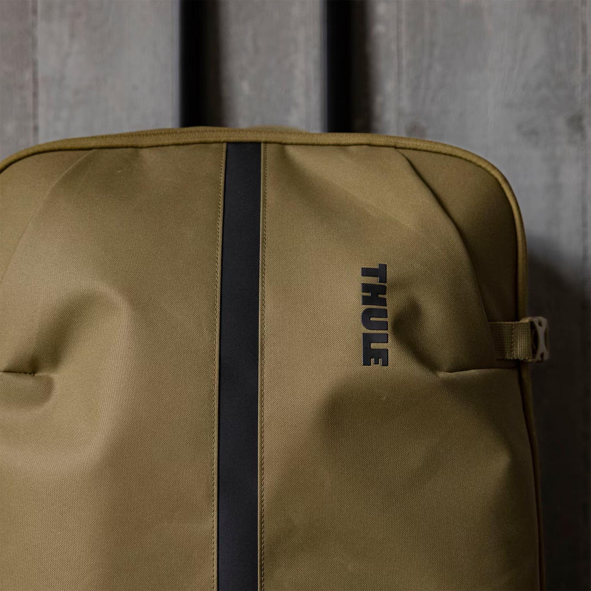 Thule Luggage Aion 28