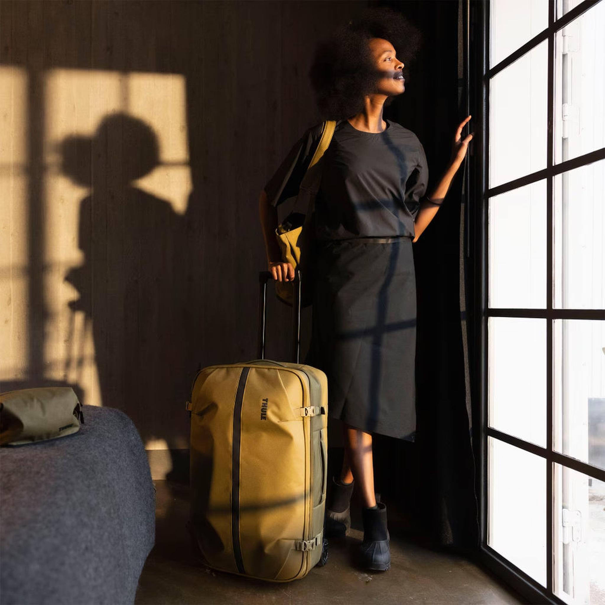 Thule Luggage Aion 28