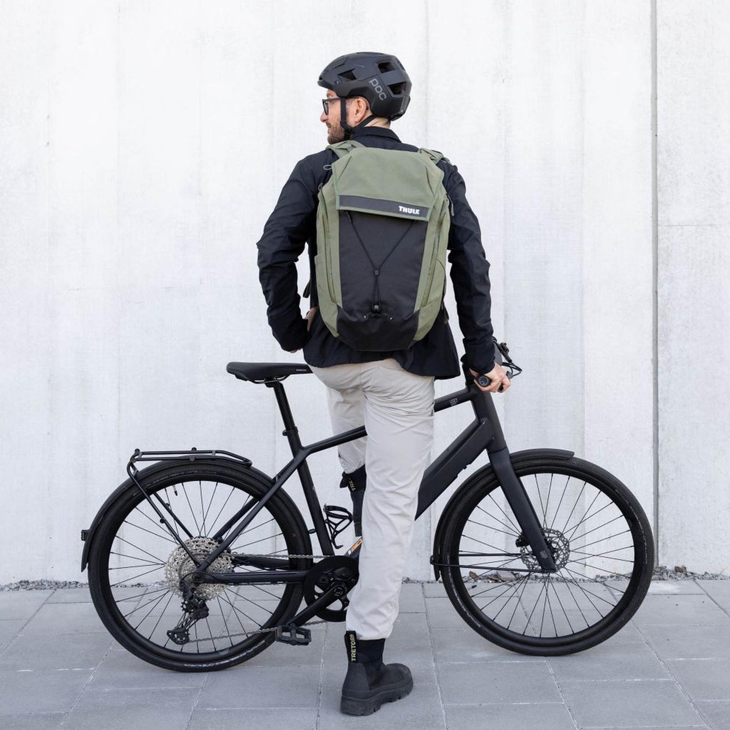 Thule Luggage Paramount Commuter Backpack 28L