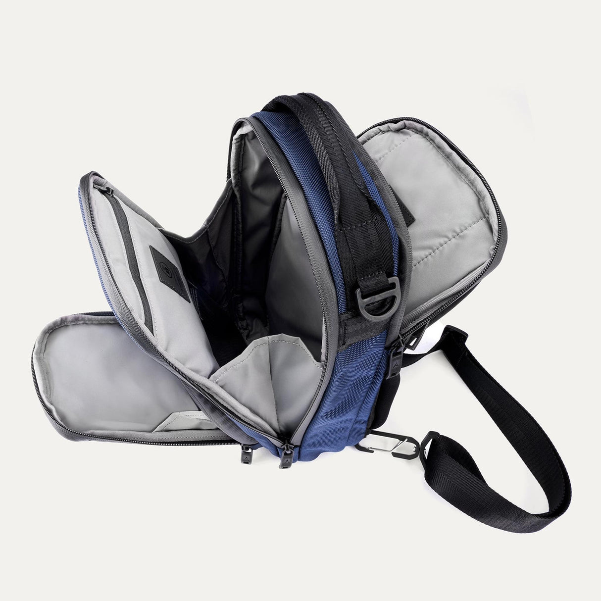 Travelpro Altitude Crossbody 6L