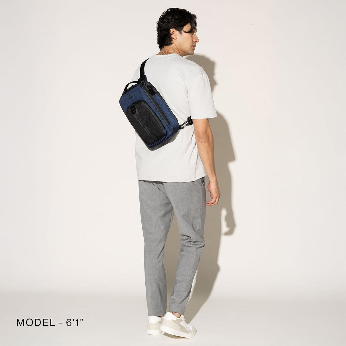 Travelpro Altitude Crossbody 6L