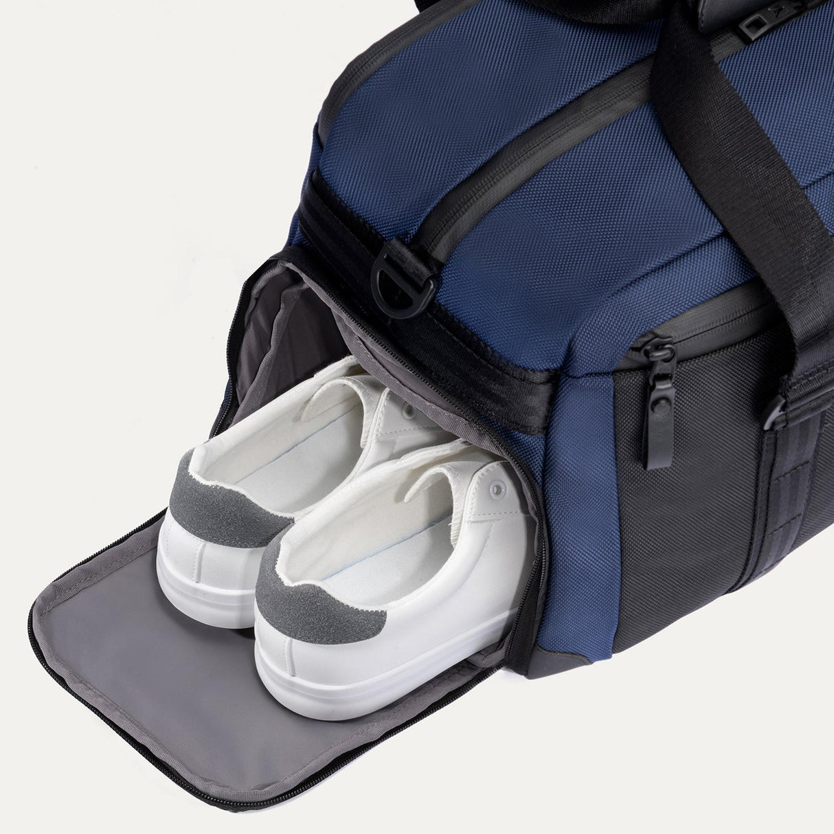 Travelpro Altitude Day-to-Day Duffel