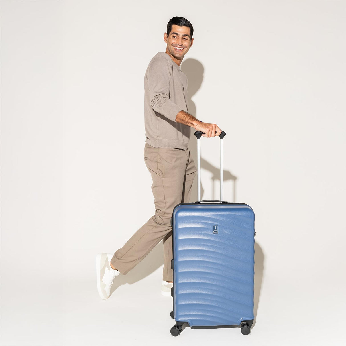 Travelpro Maxlite Air V2 Medium Check-in Expandable Spinner
