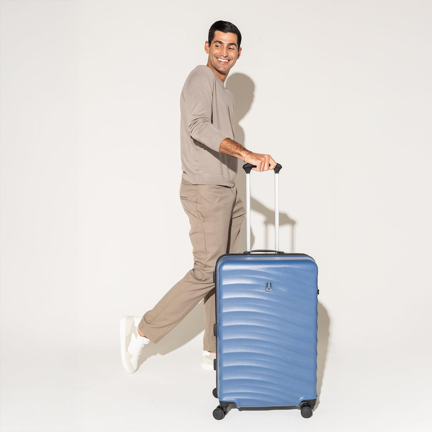 Travelpro Maxlite Air V2 Medium Check-in Expandable Spinner