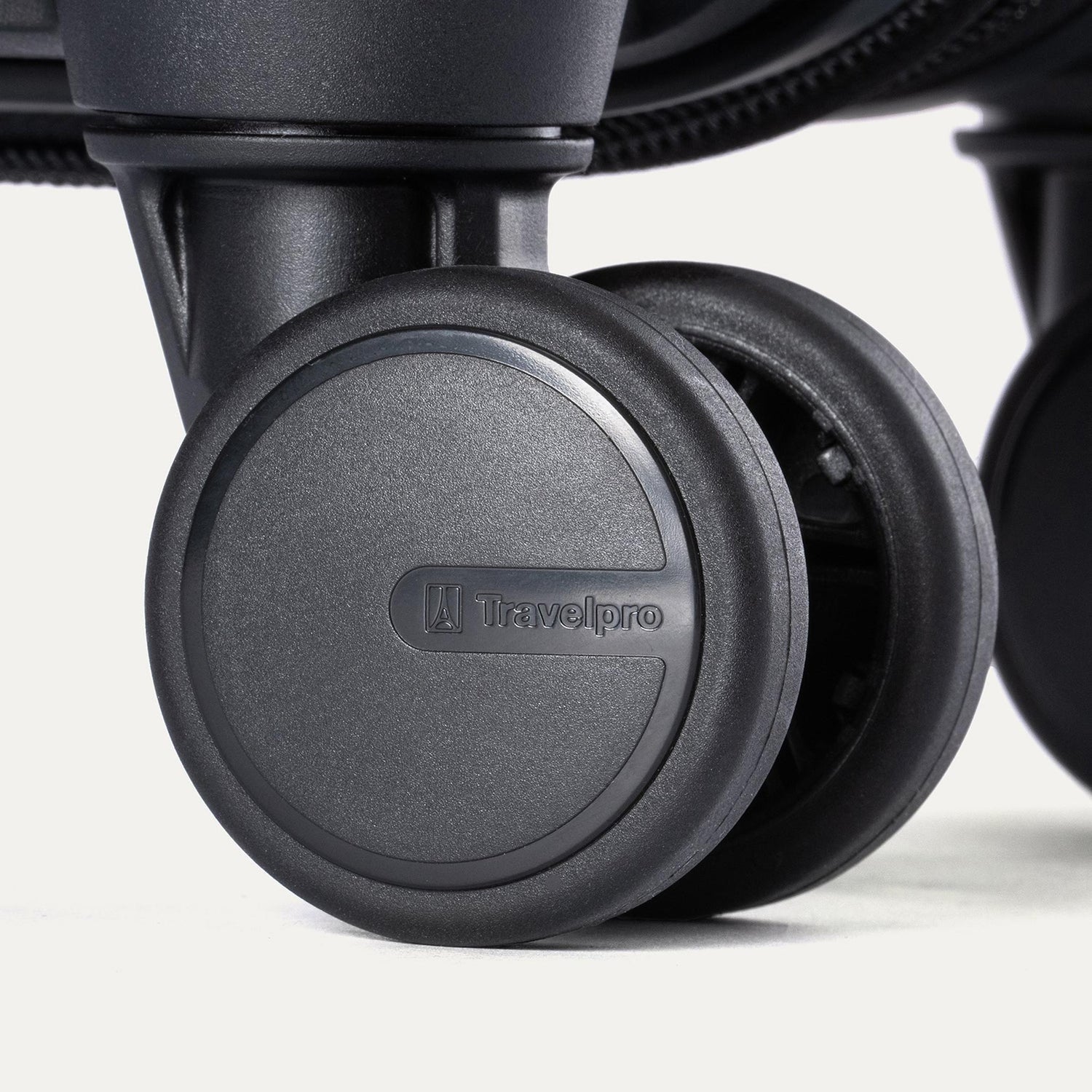 Travelpro Maxlite Air V2 Medium Check-in Expandable Spinner