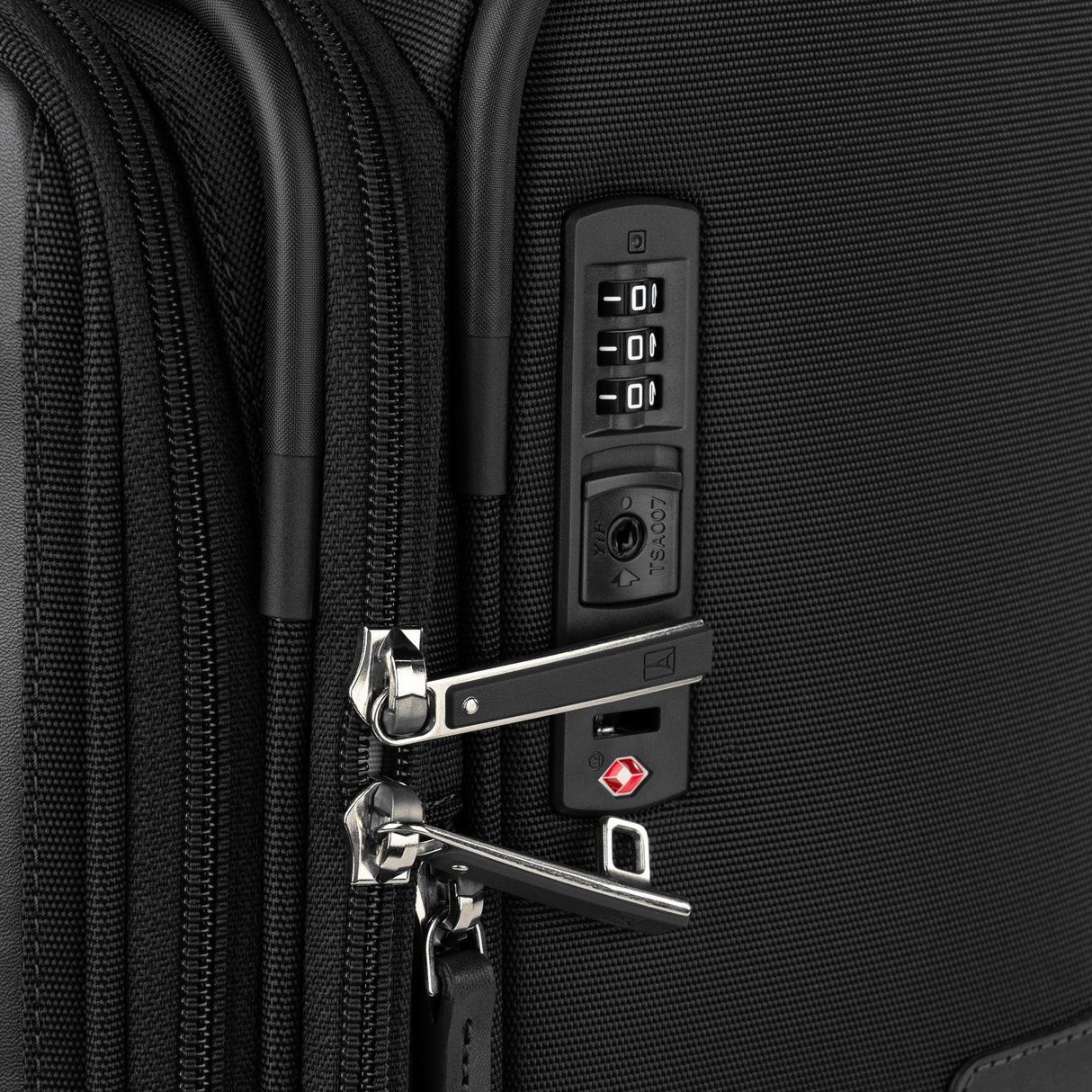 Travelpro VersaPack+ Medium Check-in Expandable Spinner