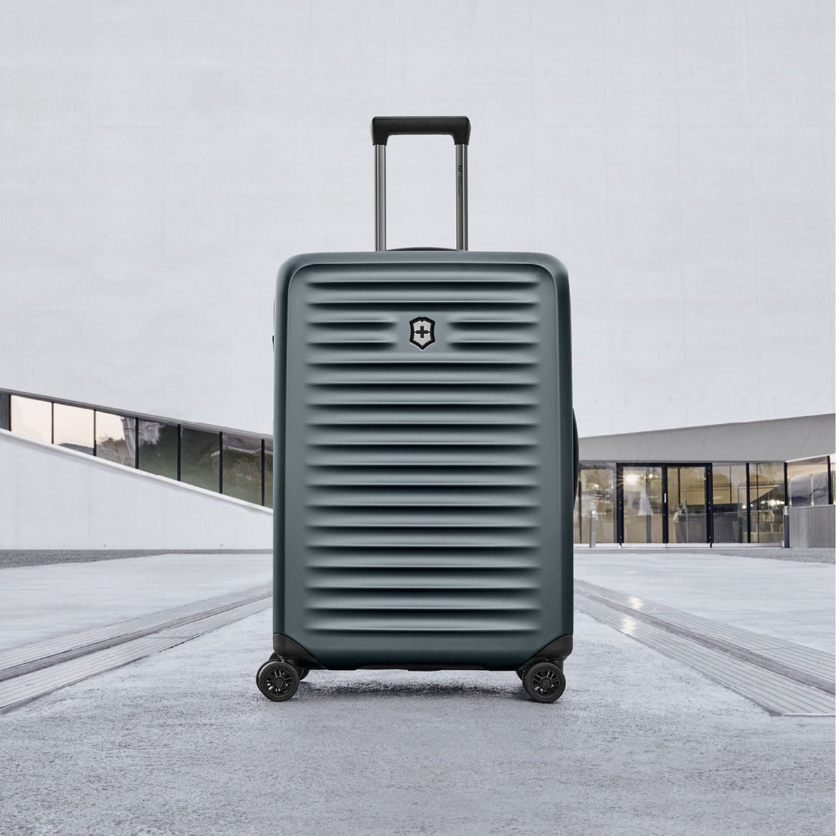 Victorinox Airox Advanced Medium Hardside Case