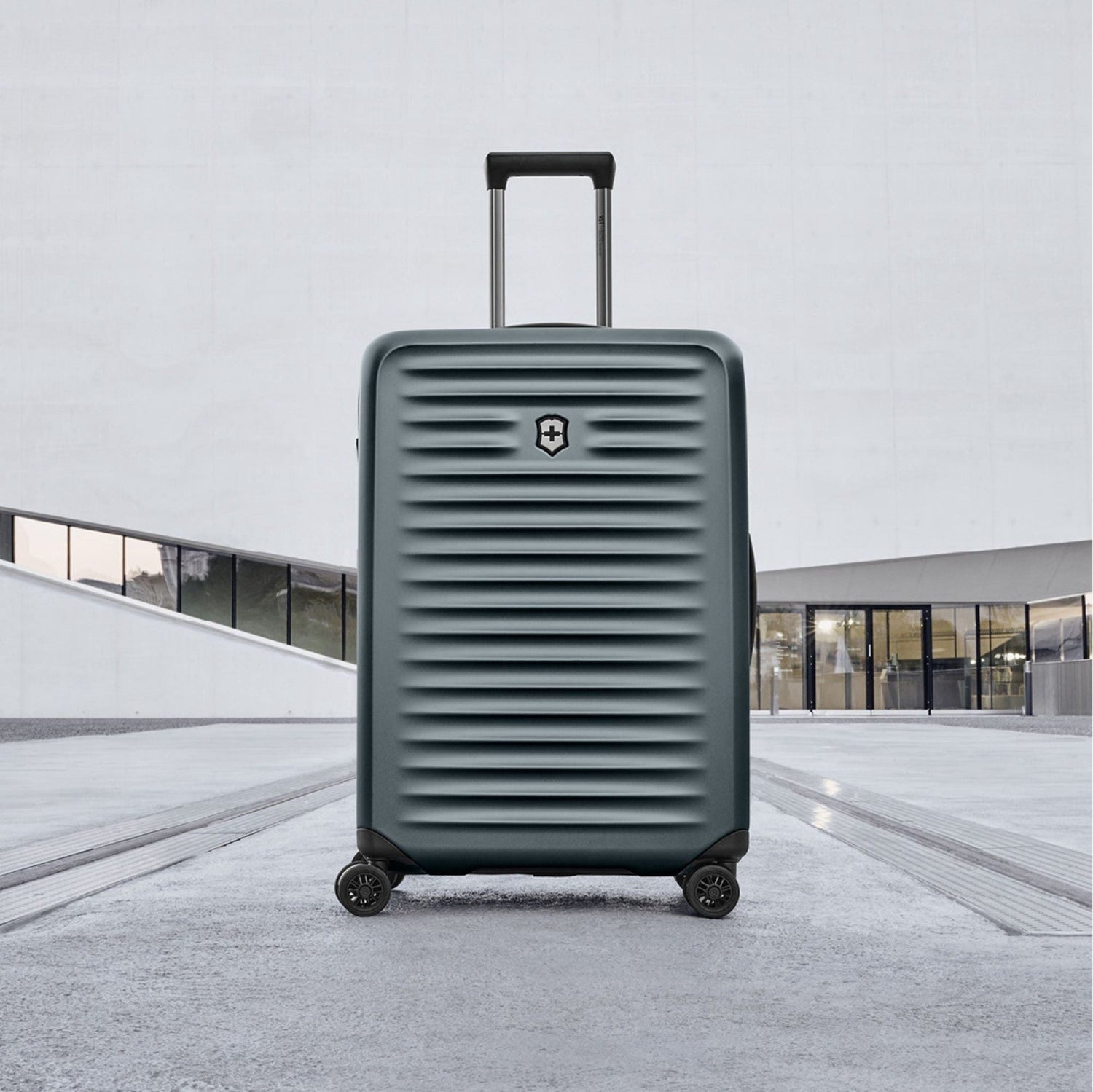 Victorinox Airox Advanced Medium Hardside Case