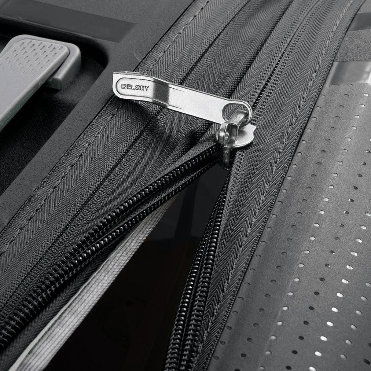 Delsey Clavel 25" Expandable Spinner Upright