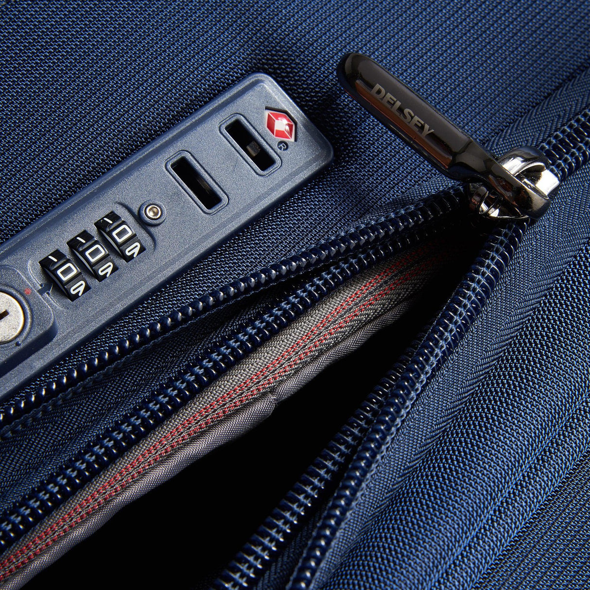 Delsey Helium DLX 25" Expandable Spinner Upright