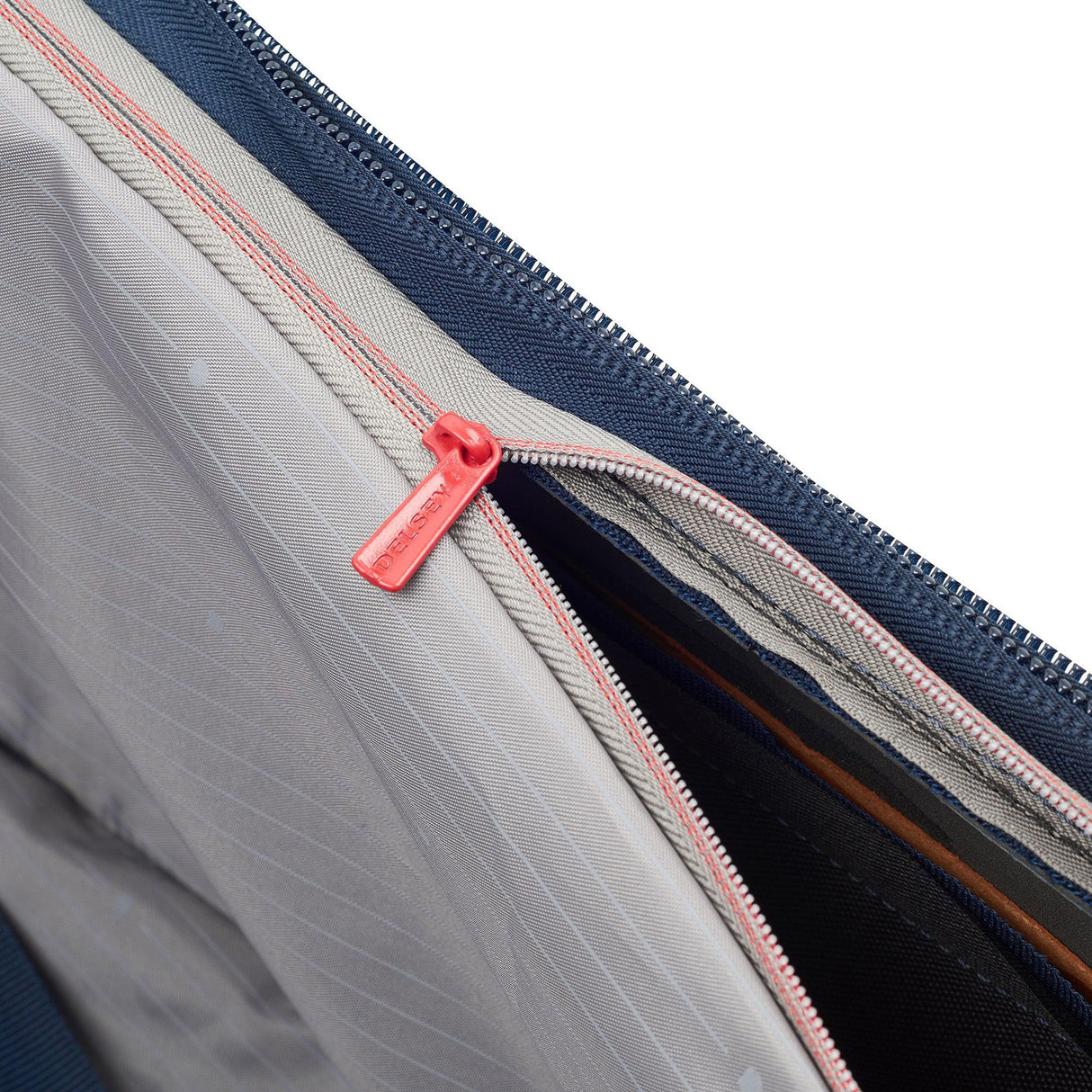 Delsey Helium DLX 25" Expandable Spinner Upright