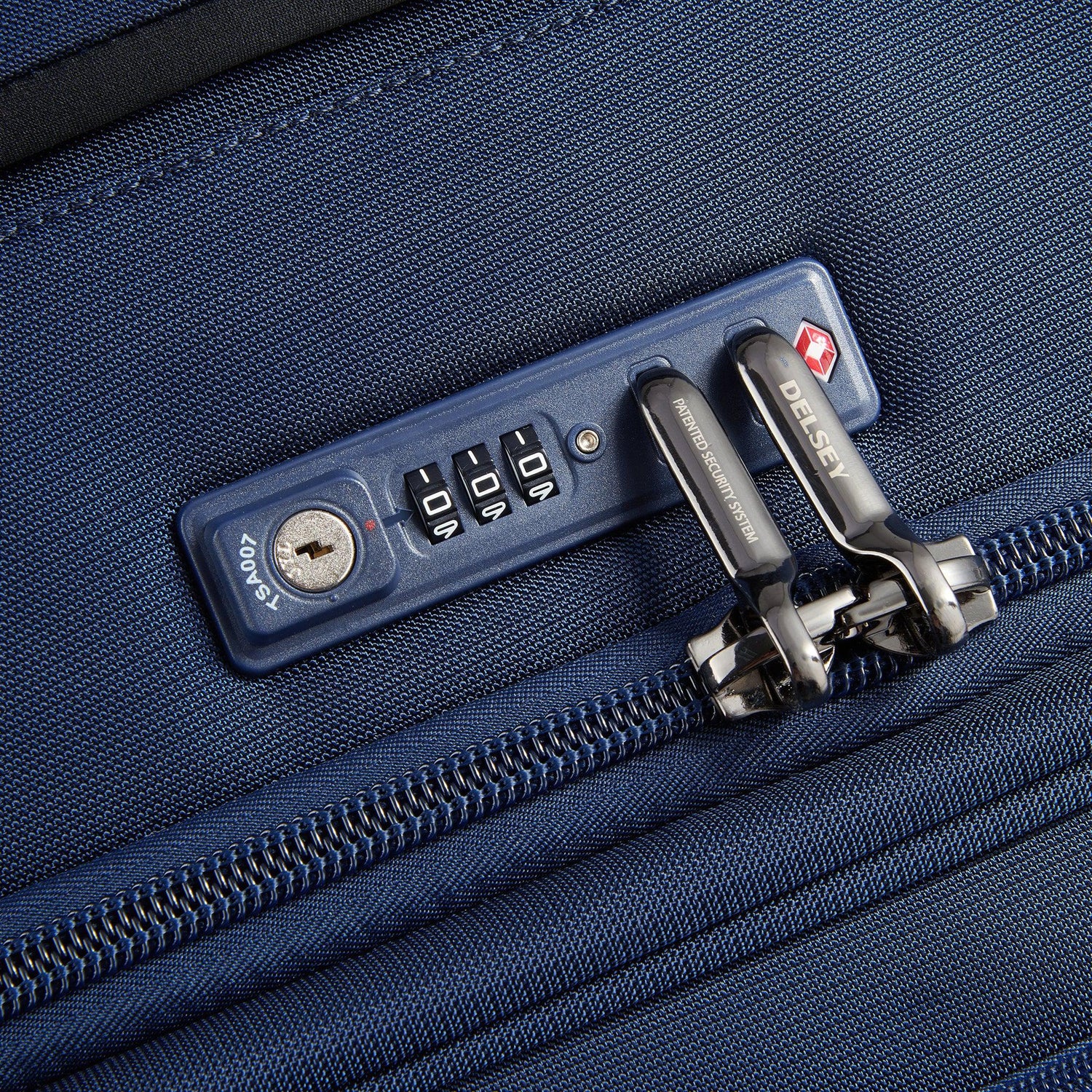 Delsey Helium DLX 29" Expandable Spinner Upright