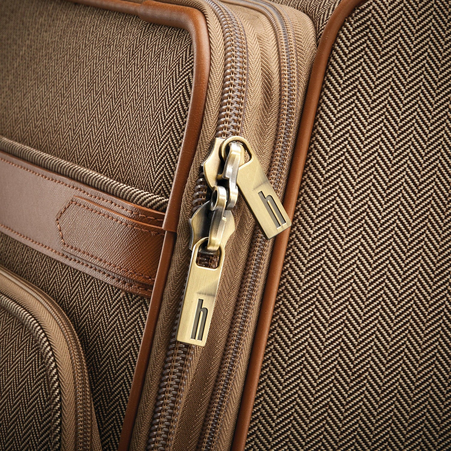 Hartmann Herringbone Deluxe Medium Journey Expandable Spinner