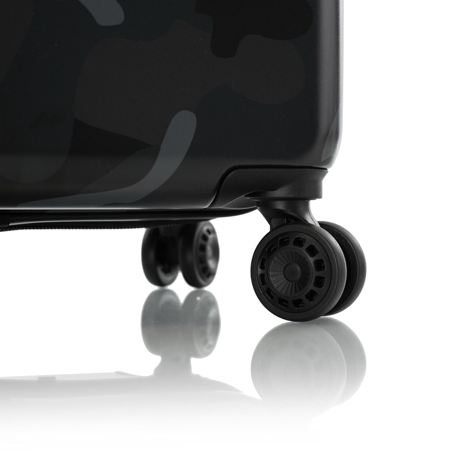 Heys America Black Camo 30" Spinner