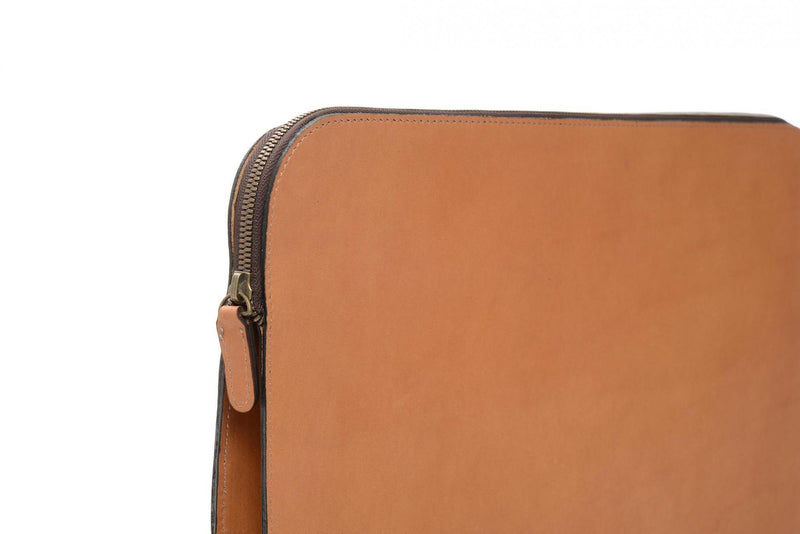 Korchmar Adventure Grant Leather Laptop Sleeve-Luggage Pros