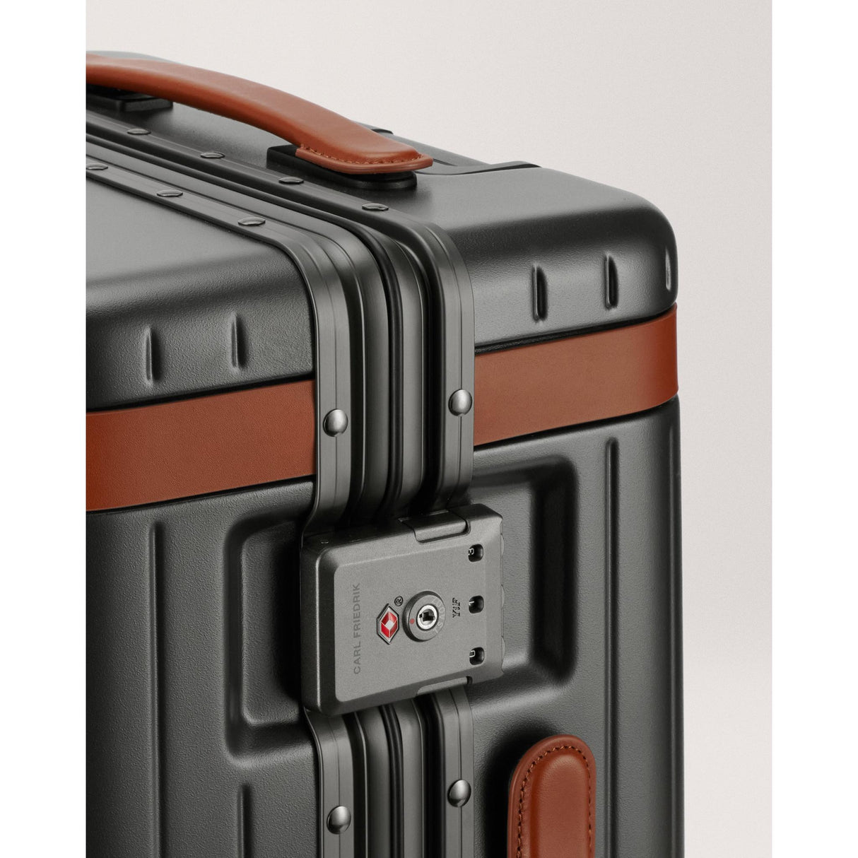 Carl Friedrik Hybrid The Carry-on