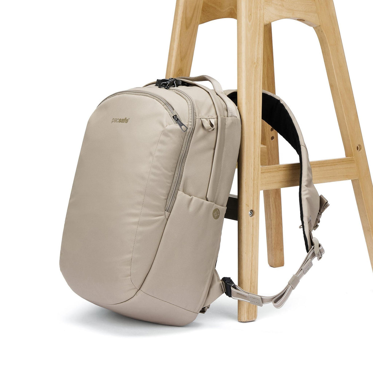 https://cdn.shopify.com/s/files/1/0041/7638/0013/files/PacsafeV_26LTourBackpack_61125237_Beige_07.jpg?v=1769989499