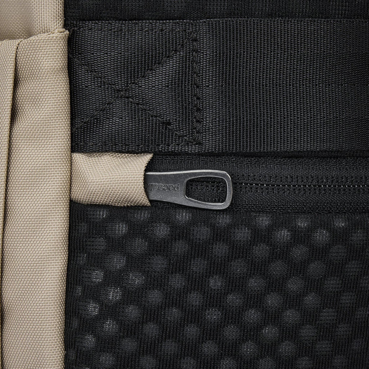 https://cdn.shopify.com/s/files/1/0041/7638/0013/files/PacsafeV_26LTourBackpack_61125237_Beige_08.jpg?v=1769989499
