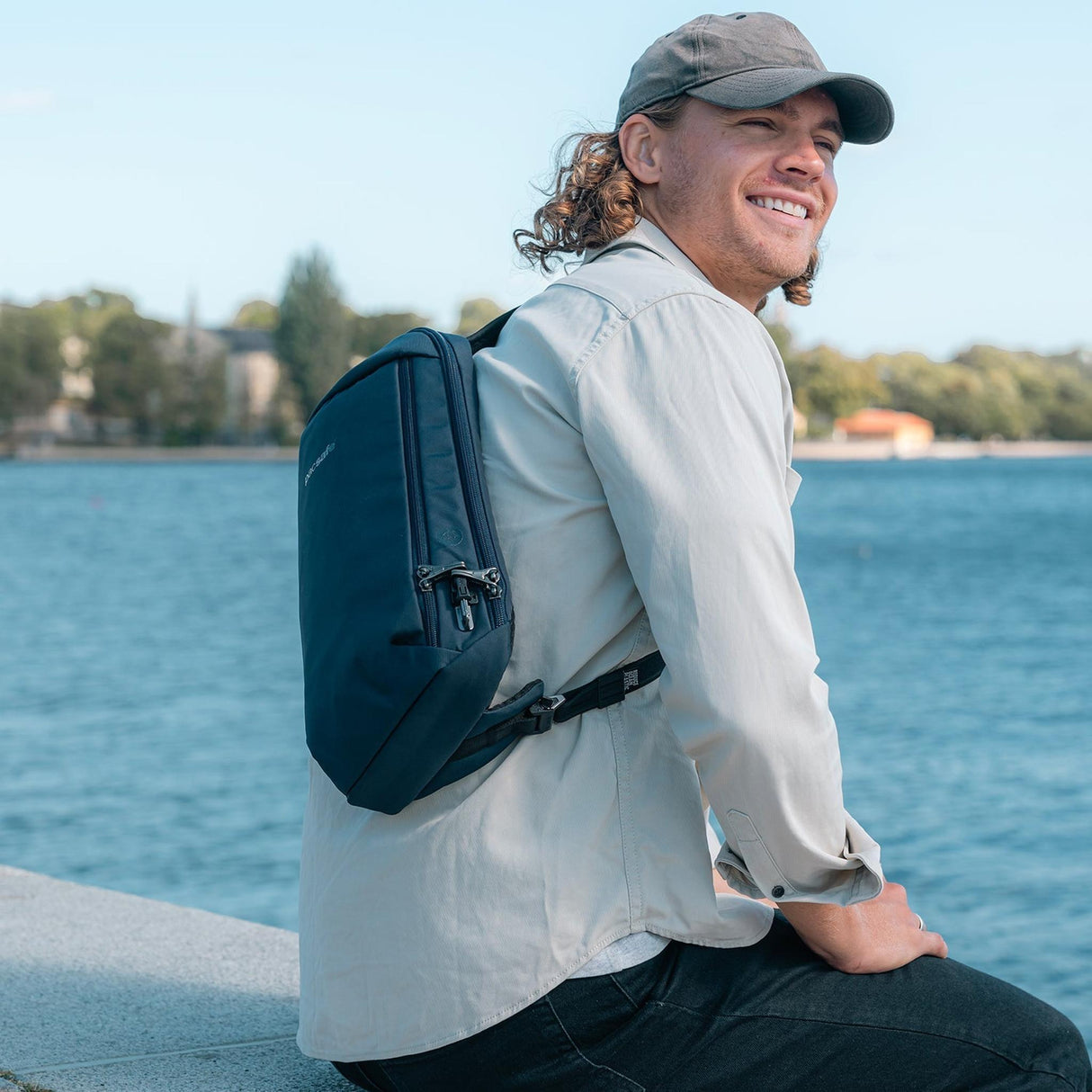 Pacsafe V Tech Anti-Theft Sling Pack