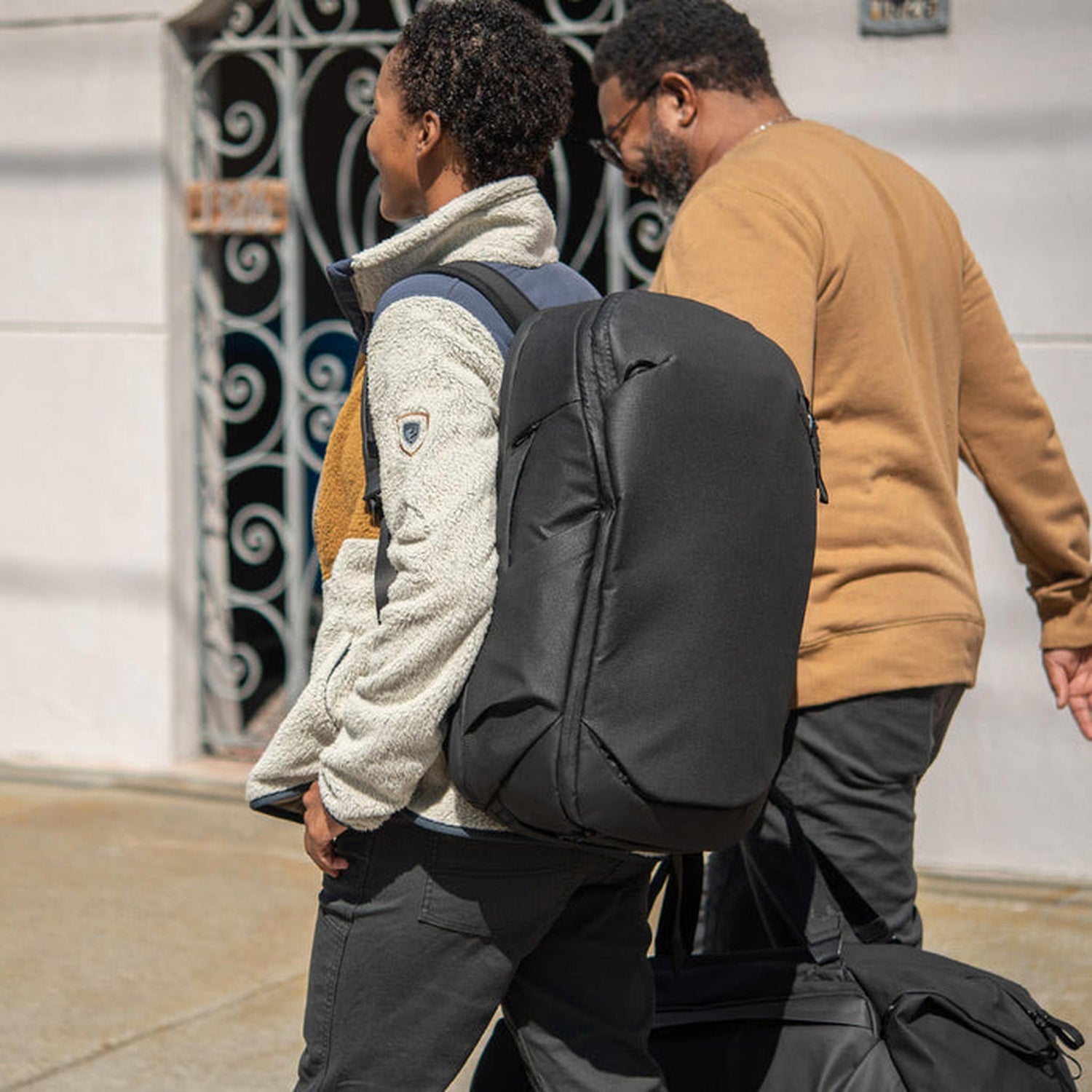 25-30l travel backpack Almond Oak: 25L + 5L Expandable density ballistic ECOFAB exterior is treated with DuraGuard to resist stains and abrasions Nomatic Travel Bag 30L