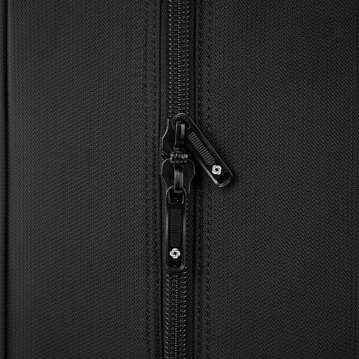 Samsonite Ascella 3.0 2-Wheeled Garment Bag
