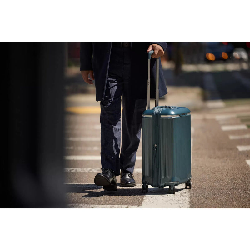 Samsonite Silhouette 18 Hardside Carry-On Expandable Spinner