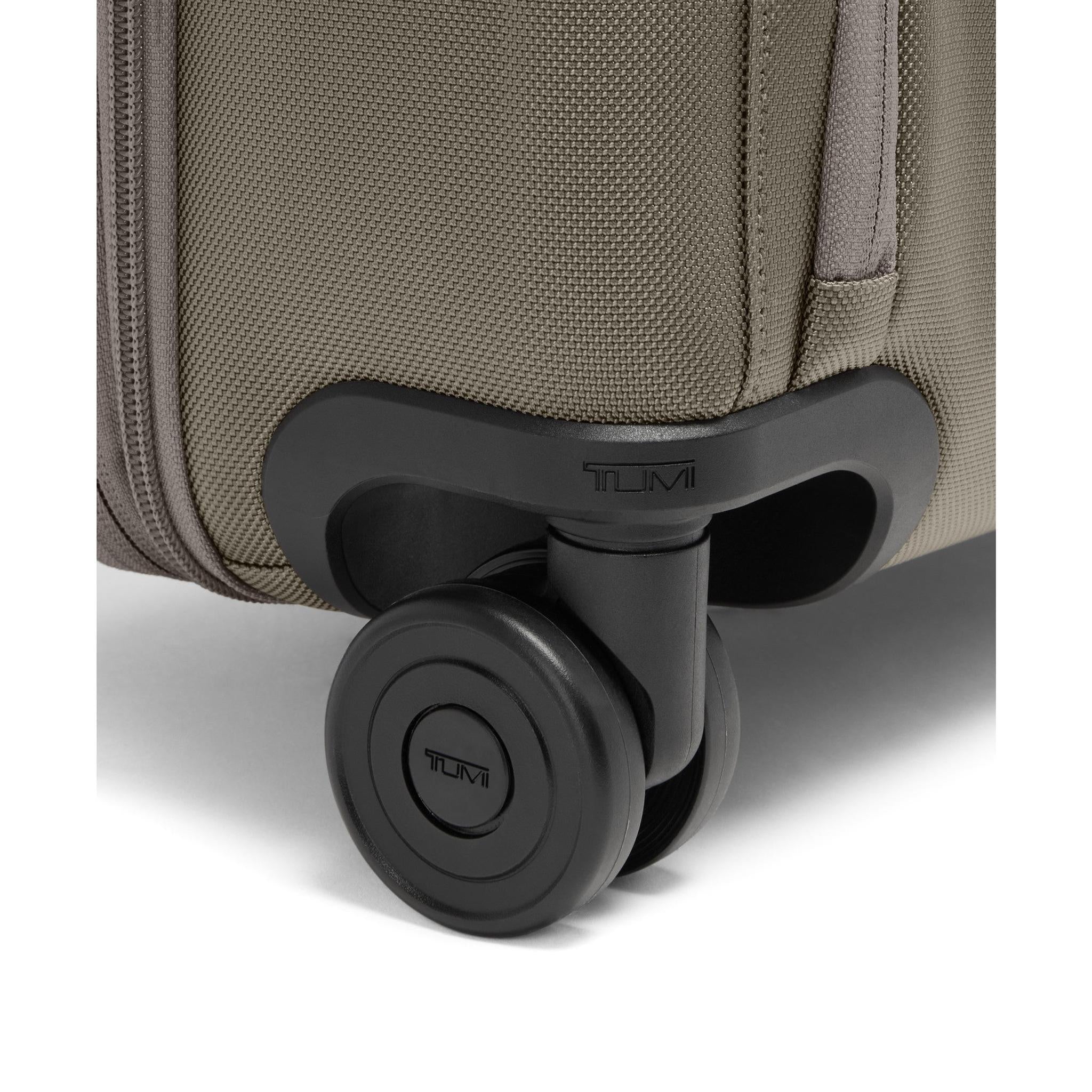 TUMI アルファ tumi-alpha-3-split-travel-kit.