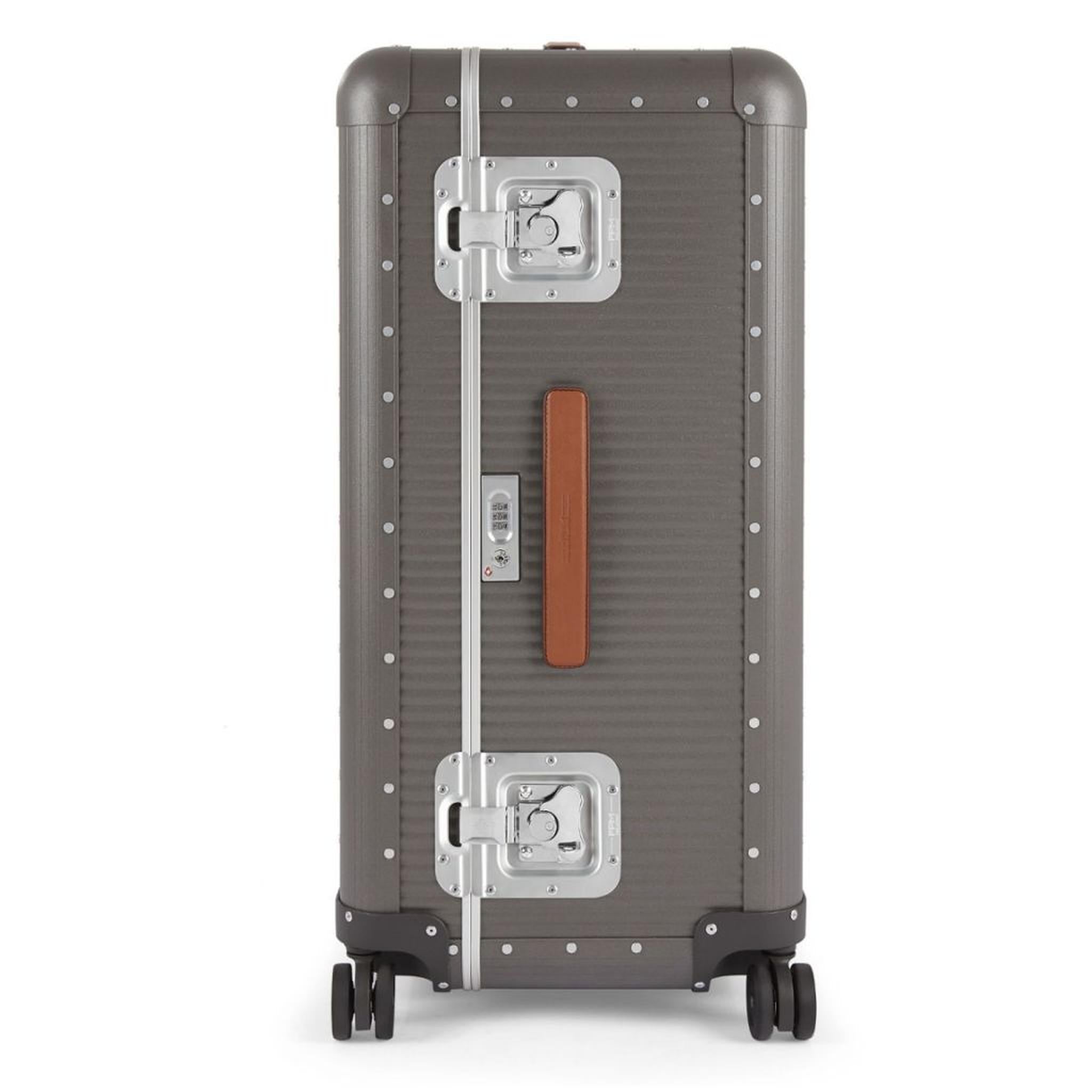 スポーツ FPM Milano bank TRUNK on Wheels Silver FPM Milano Bank Trunk on Wheels – Luggage Pros