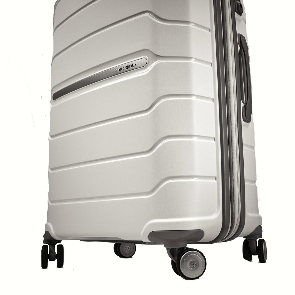 Samsonite Freeform 21" CarryOn Spinner Luggage Pros