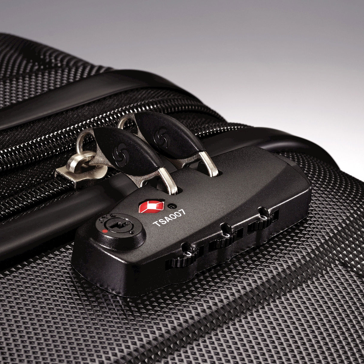 Samsonite Omni PC Hardside Spinner 20"