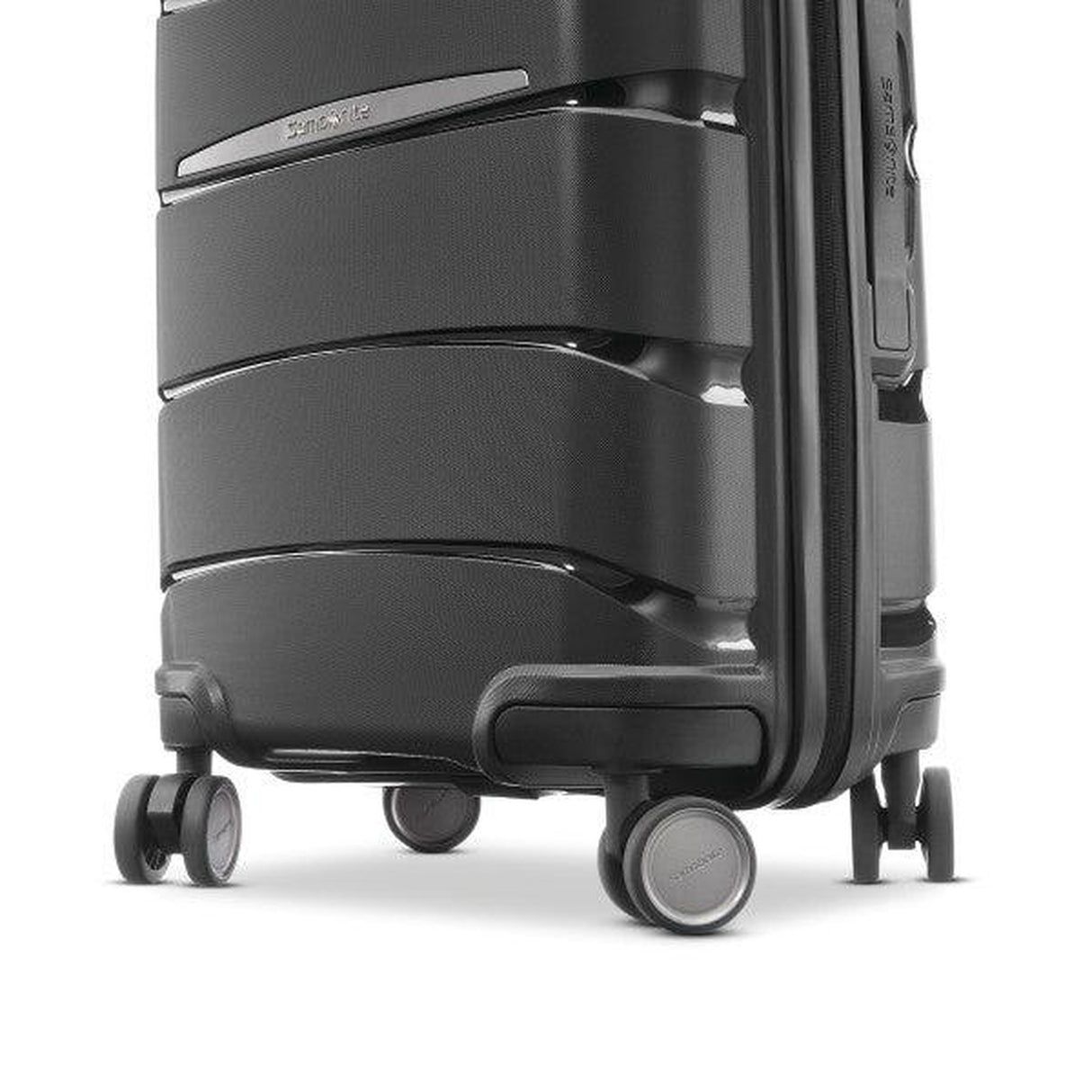 Samsonite Outline Pro 22x14x9 Global Carry-On Spinner